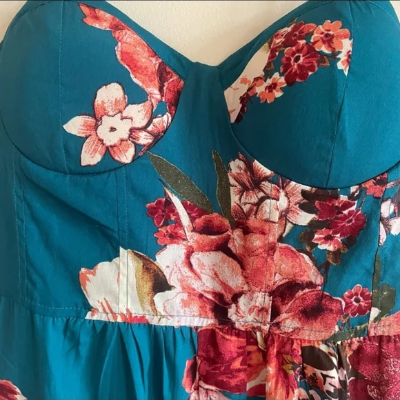 Wide leg floral jumpsuit - Picture 7 of 9